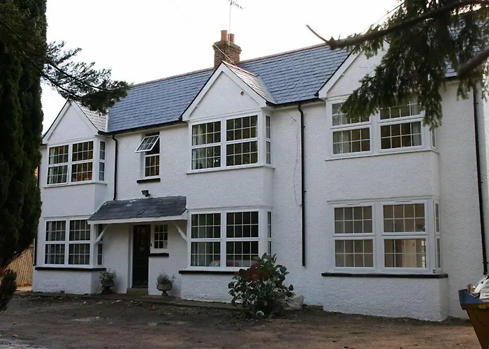 Oakhurst Gatwick Traditional English B&B & Bookable Holiday Parking Deals Gatwick Transport