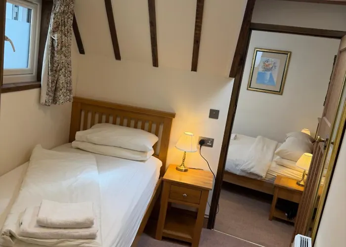 Oakwood Bed And Breakfast Heathrow